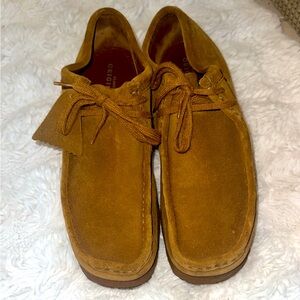 Clark’s wallabees
Men’s 9.5
